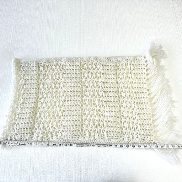 Crocheted White Shawl/Scarf Fall Boho Hippy Granny Retro Cottage Core Ethereal - Picture 6 of 6